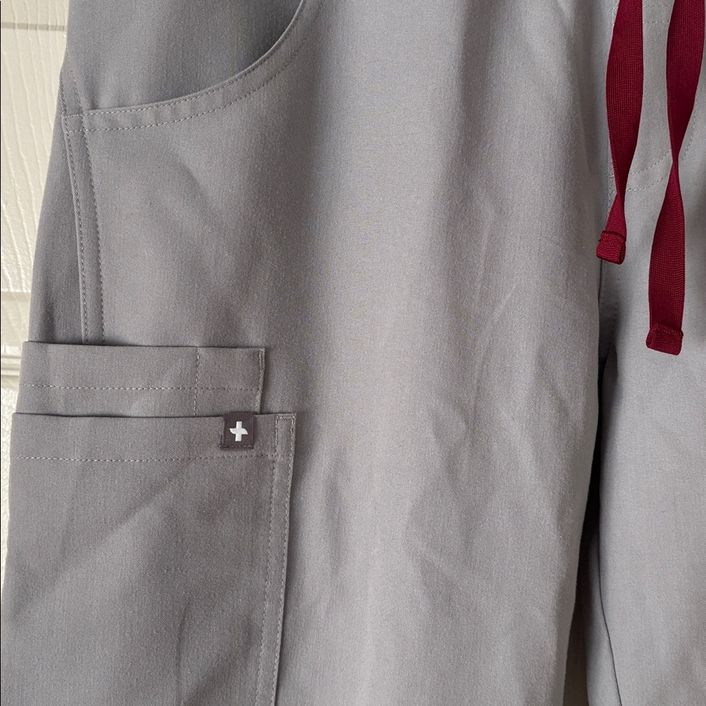 Figs Women’s Yola Skinny Scrub Pants in Cement, size Small - Picture 8 of 12